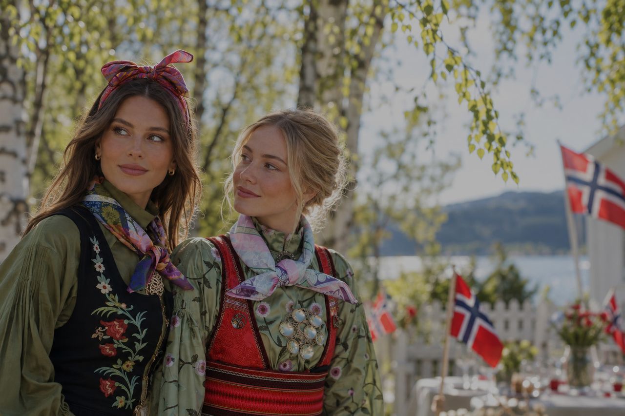 Vakre silkeskjerf til bunad og festdrakt